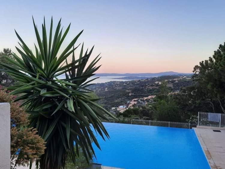 Tres Bel Appartement T3 Avec Splendide Vue Mer Les Issambres Exterior foto