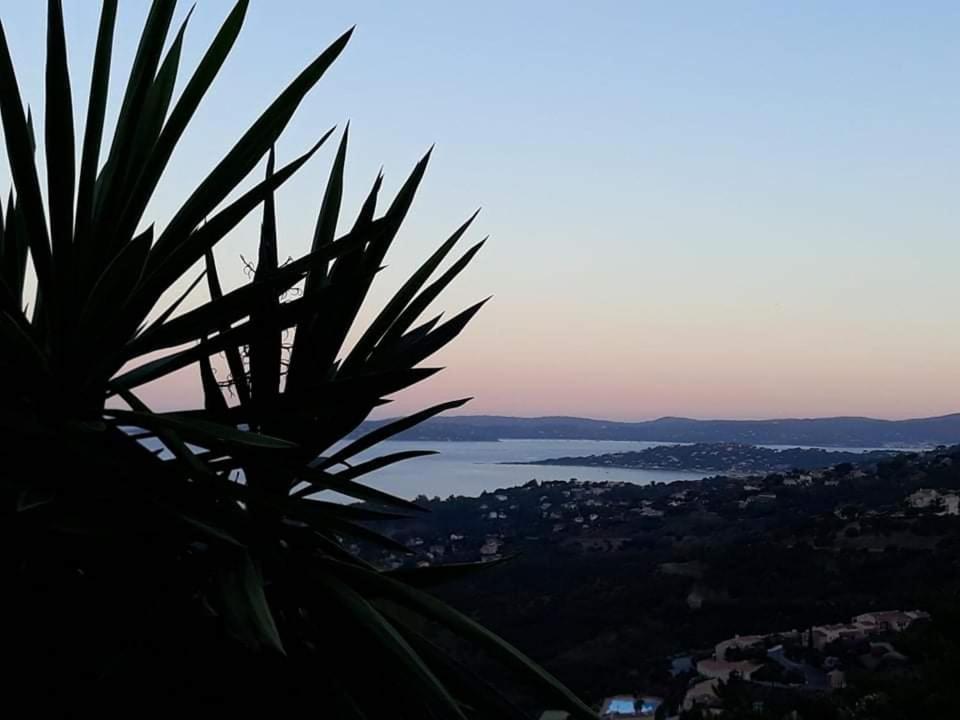 Tres Bel Appartement T3 Avec Splendide Vue Mer Les Issambres Exterior foto