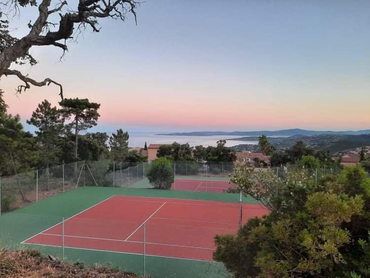 Tres Bel Appartement T3 Avec Splendide Vue Mer Les Issambres Exterior foto